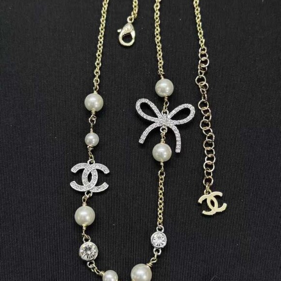Authentic CHANEL Pearl CC Logo & Crystal Bow Station Necklace - Picture 4 of 6